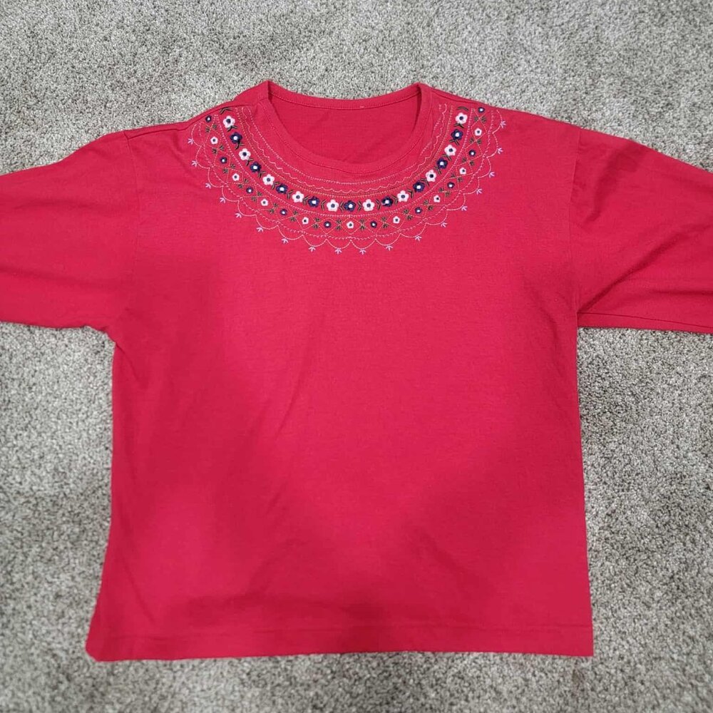Vintage Long sleeve Grandma Shirt Womens Large Red Embroidered Floral Flower